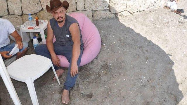 Kural, srarlarna ramen akrabalarnn yanna tanmyor. Oyuncu &#8220;Benim sorunum zgrlkle. Kimseyle yaayamam. Hayatmda biri olursa evlenirim ama. Kendi zgr ailemi kurarm&#8221; dedi.