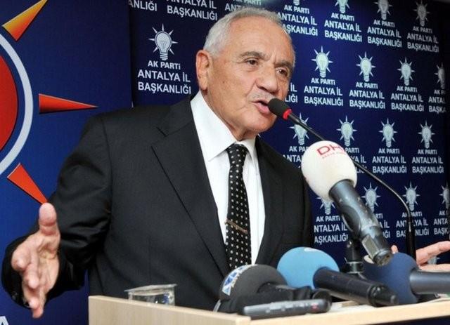 Vecdi Gnl  <br>  Mill Savunma Bakan