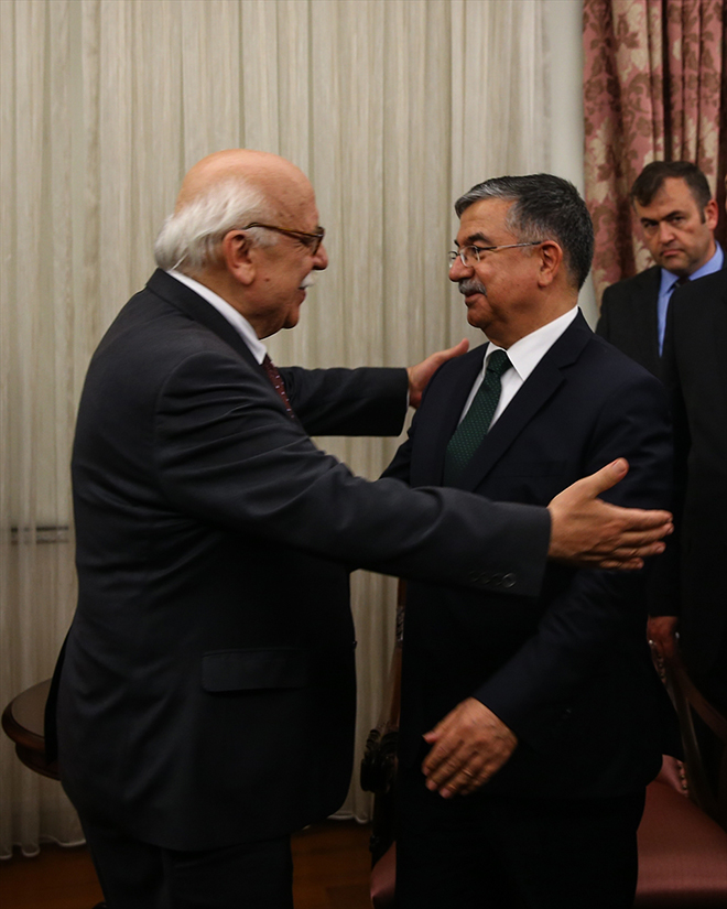 Nabi Avc'dan sonra bu grevi almann sorumluluunun ok byk olduunu vurgulayan Ylmaz, szlerini yle srdrd: "Sayn Bakanmzn at yolda, ok ve ilerledii yolda milim sapmadan inallah gideceiz. nk bizim iki dmanmz var, birisi cehalet, birisi yoksulluk. Ama yoksulluu da yenmenin yolu, cehaleti yenmekten geiyor. Cehaleti yenmenin yolu da eitimden geiyor. Biz istiyoruz ki milletimiz eitimli olsun"