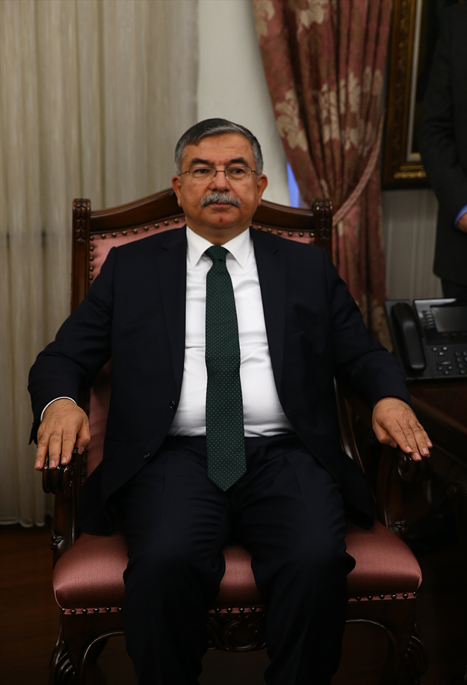 Ylmaz, millete hizmet etme frsatn verdii iin Cumhurbakan Recep Tayyip Erdoan'a ve Babakan Binali Yldrm'a teekkr etti.