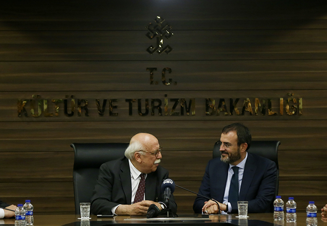 Kltr ve Turizm Bakanl toplant salonunda st dzey brokratlarn katlmyla gerekleen devir teslim treninde konuan Avc, Van'da ehit olan askerlere ve tm ehitlere Allah'tan rahmet, yaknlarna, Trk Silahl Kuvvetlerine ve millete basal diledi.