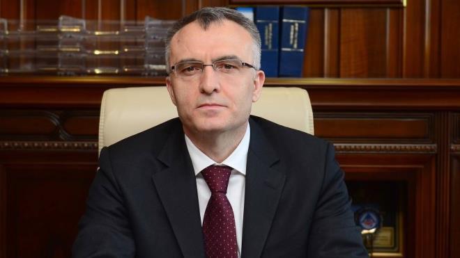 MALYE BAKANI NAC ABAL  <br>  Aslen Bayburtlu...  1968 doumlu. stanbul niversitesi Siyasal Bilgiler Fakltesi mezunu. Bte ve Mali KOntrol Genel Mdrl, AK Parti Ekonomiden Sorumlu Genel Bakan Yardmcl, Maliye Bakanl yapt. Evli ve 2 ocuk babas