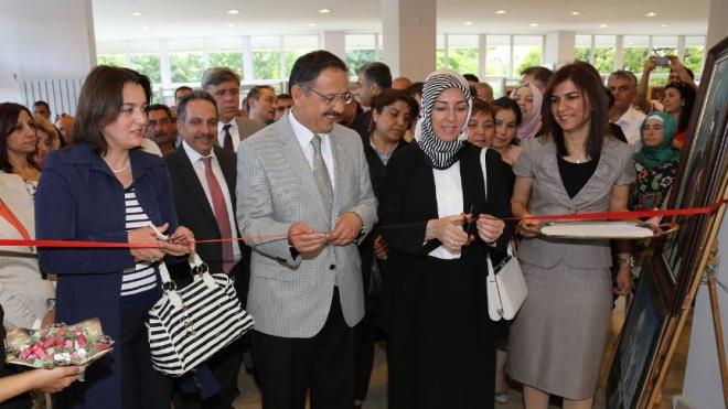 EVRE VE EHRCLK BAKANI MEHMET ZHASEK    <br>Aslen Kayserili...  1957 doumlu olan Mehmet zhaseki stanbul niversitesi Hukuk Fakltesi mezunu. Kayseri Bykehir Belediye Bakanl, 25. Dnem Kayseri Milletvekillii yapt. Evli ve 4 ocuk babas