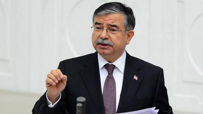 MLL ETM BAKANI SMET YILMAZ  <br>  Aslen Sivasl...  1961 doumlu. stanbul Teknik niversitesi Denizcilik Fakltesi mezunu. 2002-2007 Denizcilik Mstear, 2007 Kltr ve Turizm Bakanl Mstear, Milli Savunma Bakanl yapt. Evli ve 3 ocuk babas