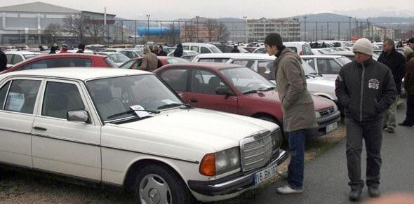 DEMELER    Demelerde ve tavandaki lekeler, delikler aracn hor kullanldnn en byk kantdr. Genel olarak iyi baklan aralarn bu detaylar da iyi baklmtr.
