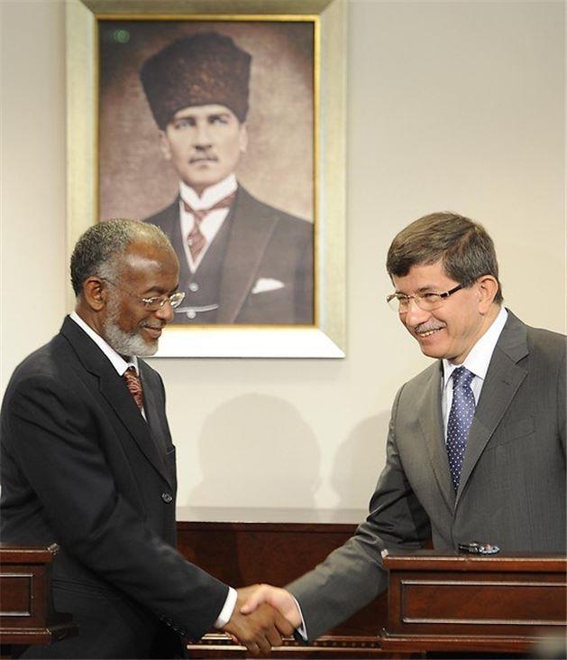 7 Ocak 2007 - Dileri Bakan Ahmet Davutolu, Sudan Dileri Bakan Ali Ahmed Kart ile biraraya geldi