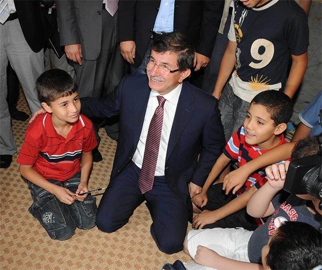 23 Austos 2011 - Dileri Bakan Ahmet Davutolu Libya'nn Bingazi ehrine geldi. Davutolu Bingazi'de eitli temaslarda bulundu.