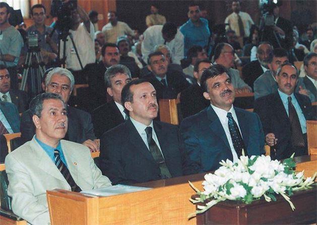 28 Ocak 2003 - AK Parti TBMM'deki ilk grup toplantsnn yapt.