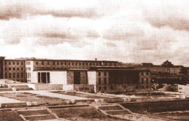 Yeni Meclis toplamnda 475,521 metre karelik bir arazi zerine kuruldu.