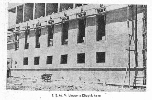 kinci Dnya Sava'nn balamas binann yapm iin finansal skntlar yaanmasna neden oldu ve inaatna belli dnemlerde ara verildi.