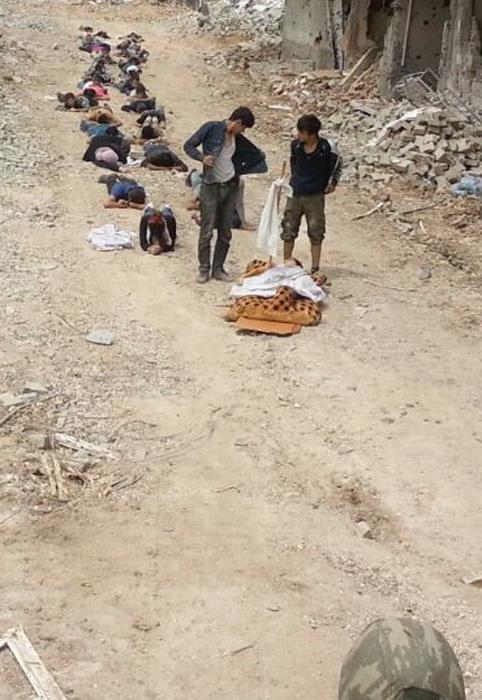 437 PKK'LI TERRST ETKSZ HALE GETRLD<p>    Blgedeki askeri kaynaklar tarafndan Nusaybin ilesinin Cizre'den, Sur'dan, rnak'tan farkl bir yer olduunu ve gvenlik glerinin ilede byk baarlar elde ettiinin alt izildi. Nusaybin'de bugne kadar devam eden operasyonlarda,