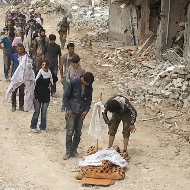 NUSAYBN'DE BUGN 10'U KADIN 42 PKK'LI DAHA TESLM OLDU<p>    Mardin'in Nusaybin lesi'nde gvenlik glerinin dzenledii operasyonlar devam ederken, bugn 10'u kadn 42 PKK'l gvenlik glerine teslim oldu. Teslim olanlar arasnda yarallarn da bulunduu belirtildi.