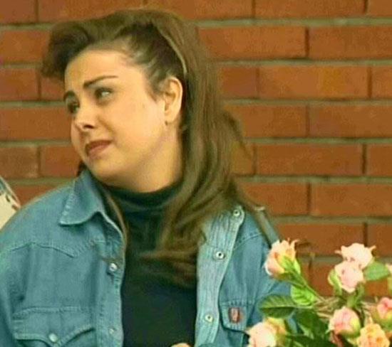 Oyuncu ve ynetmen Avni Dilligil ile, oyuncu Belks Dilligil'in kz olan iek Dilligil ocuk yata kameralarla tant.