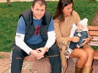 Evlendikten sonra iine ara veren Yldz vaktinin byk blmn oglu Demir'e ayryor.