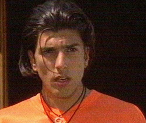 90&#8217;larn sevilen dizilerinden &#8216;lgn Bedi&#8217;in oyuncularndan Cenk Torun