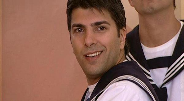 'Mafya dizisi tutmaz' diye dndm. O dnemde yakkl jn rolleri zerime yapmt. "Benden mafya adam nasl olur?" diye endielendim akas" dedi.