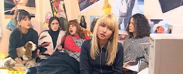 Bir dneme damga vuran lgn Bedi dizisinin Ayegl' Zeynep Kaar, yeni dizisi ile ekranlara geri dnd.