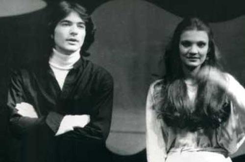 Bu siyah- beyaz fotoraftakiler Mehmet Ali Erbil ile Derya Baykal. kili konservatuar yllarndan bu yana arkada