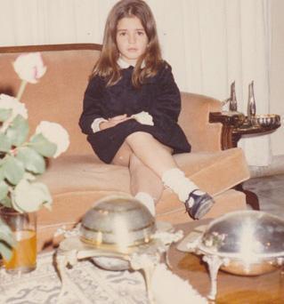 Ciddi bir ekilde objektiflere bakan bu kk kz tandnz m?