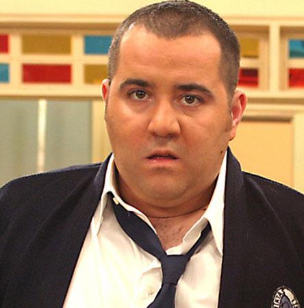 Annesini ziyaret eden Ata Demirer, evde eski okul karnelerini bulduunu aklad.