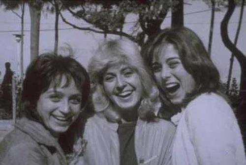 Zuhal Olcay, Serap Salar (solda) Serap Arcolu