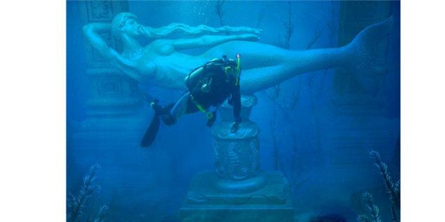 Arkeolojik adan bu konuya ilikin en nemli bulguysa, Eski Truva'da Dr. Schliemann tarafndan bulunan ve ithaf yazsnda &#8220;Atlantis Kral Kronos&#8221;dan yazl &#8220;Baykulu Vazo&#8221; ve yine zerinde ayn yaz bulunan &#8220;Ku Sfenksi&#8221;dir...