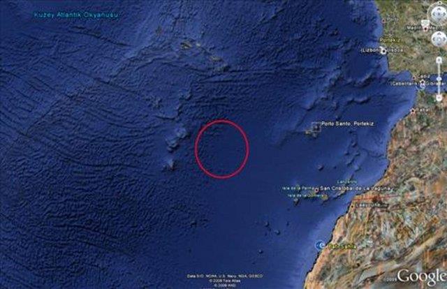 Birbirini direkt kesen belirgin izgiler adeta bir haritay andryor. ekillerin doal yollarla oluamayacak kadar dzgn olmas dikkat ekiyor...