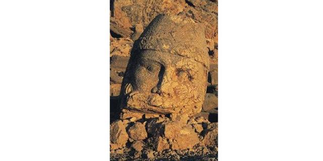 Halen Antkabir&#8217;de bir ksm sergilenen kitaplar ancak 2000'li yllarda Trke'ye evrilebildi...