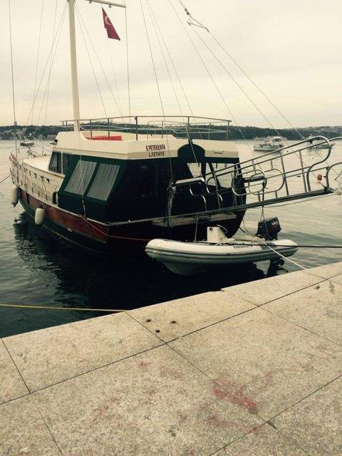 Et restoran sahibi olan nl aktr, ailesiyle gezmek iin ald gulet cinsi lks teknesini kullanmad zamanlarda kiralyor.