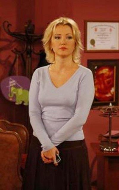 LAN DE TCARETE EL ATTI Ekrann nllerinden Berna Lain de bir dnem ticarete el att. Lain bir giyim firmasna ortak olmutu.