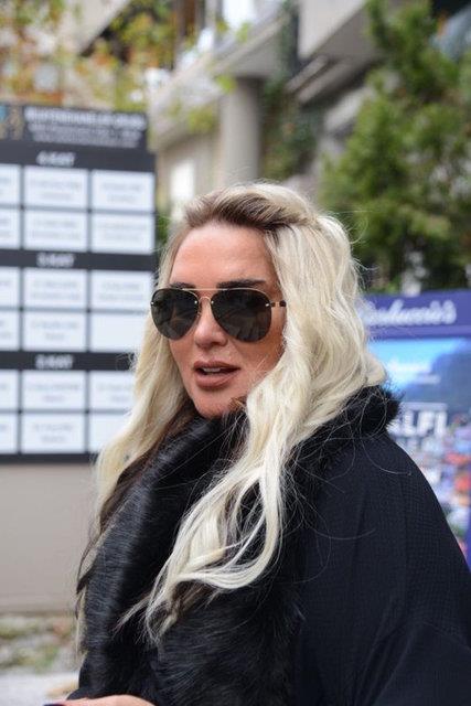 Salarn sarya boyatan arkc, dekorasyon ileriyle uratn syleyip ekledi: &#8220;Eitimini aldm. u sralarda da bir otelin dekorasyonunu yapyorum.&#8221;