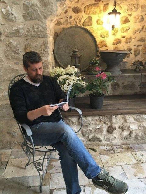 Mete Horozolu, oyunculuktan kazand tm paray harabeye dnm eski bir konaa yatrd.