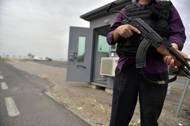 25 BN ASKER: Meskn mahal atmasnn kar- laycs asli dzeyde polisken mevcut mcadelenin asli unsuru askerdir. Ayn anda en az alt deiik meskn mahal merkezinde birden, sahada bilfiil atmak zere en az 25 binin stnde tam muharip askeri personelin varln tahmin etmekteyiz.