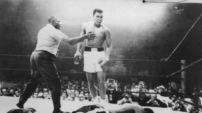 <p>1967-70 yllar arasnda cezas nedeniyle ringe kamayan Ali, maddi olarak da etkilendi. Geimini niversitelerde katld syleilerden salad. Cezal olduu dnemde dnyann birok yerini dolaarak slamiyet'i anlatt. &#8220;Siyah Mslmanlar Hareketiyle&#8221; bilinen siyah haklar savunucusu Malcolm X ile yakn alt.</p>  <p>Efsanevi boksr biroklar iin ilham kaynayd.</p>