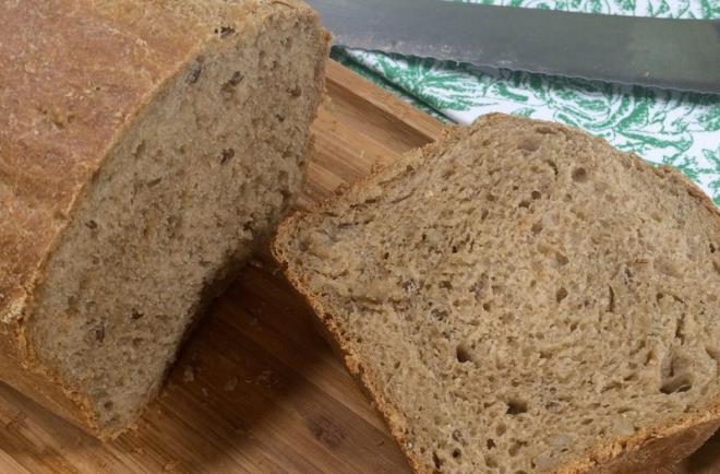 TAM TAHILLI EKMEK ALIN  Sahur sofrasnn ba kesine uzmanlar ekmei koyuyor. Elbette beyaz ekmek deil tam tahll ya da avdar ekmei neriliyor. Sahurda yiyeceiniz iki dilim ekmek ihtiyacnz olan karbonhidrat iin bire-bir zmdr.