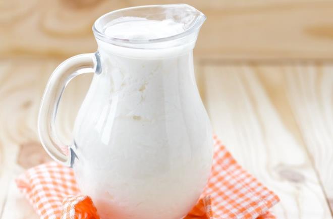 KEFR BESLEYCDR  Sindirimi ve hazm kolay, besleyici bir iecektir. Tpk yourt gibi sindirim sisteminin desteklenmesine yardmc bir fermente edilmi st rndr. Yourttan daha youn olan probiyotik ierii ile barsaktaki iyi huylu bakterilerin artmasna yardmc olur, kt huylu bakterilerin yerlemesini nler. Laktoz intolerans olan, mide problemleri olan bireyler tarafndan da rahatlkla tketilebildii iin kymetlidir.