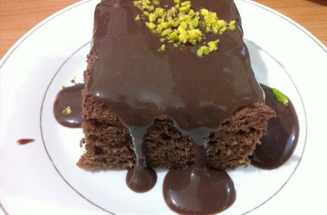 SAHURDA BUNLARI YEMEYN ABUK ACIKTIRIR  Sahur sofrasnda tok tutan yiyecekler bulundukmak kadar alnz artran yiyeceklerden uzak durmak da nemli. Sahurda yenen ekeri yksek yiyecekler kan ekerinizi hzl drecei iin daha abuk ackmanza neden olur.