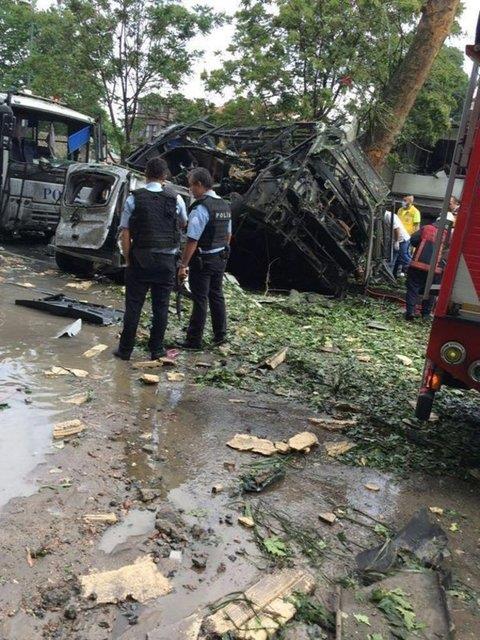 Fatih ilesinde, Beyazt Polis Karakolu ile Vezneciler otobs dura arasnda evik kuvvet otobs geii ve evik kuvvet ekiplerinin grev deiimi srasnda bombal arala saldr dzenlendi. Saldrnn ardndan polisin havaya at silah sesleri duyuldu.