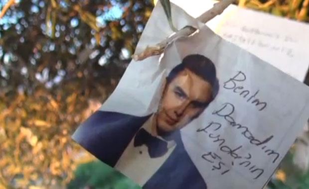 Hacet Dede'ye horoz ada yapanlar perembe akam trbeye gidip horozu kurban ederler. Hatta baz nl kiilerin resimleriyle dilekler adand ska grlr.