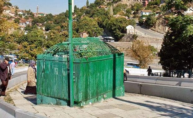 Tezveren Trbesi    Anadolu'nun bir ok yerinde bulunan trbe ayn kiiye ait deildir.   Dilein tez vakitte kabul olmas iin bu trbeye gidilir.