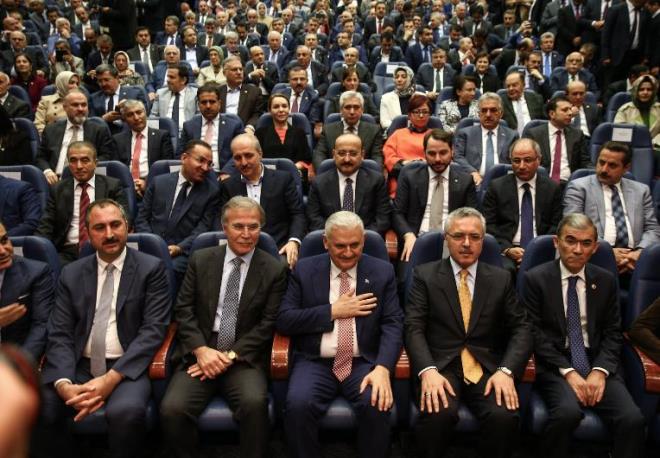 Erdoan ile AK Parti'nin kurulu aamasnda grev alan Yldrm, 3 Kasm 2002 seimlerinden sonra AK Parti stanbul Milletvekili ve Ulatrma Bakan oldu. Yldrm, 58 ve 59, 60, 61, 62 ve 64'nc hkmetler dneminde srd toplam 11 yllk Ulatrma Bakanl greviyle Cumhuriyet tarihinin en uzun sre Ulatrma Bakanl yapan ismi oldu.