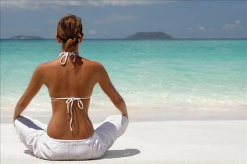 <p><b>Deniz havas almak salkl m?</b></p>  ehirden uzak deniz kysnda yaamak salkl olabilir. "Deniz havas" yani denizin neden olduu gzel koku, sahilde yaayan bir bakteri sayesinde ortaya kar. Ama uzmanlar bakterinin, limanlardaki egzoz gaznn havay daha da kirletmesine neden olduunu ortaya koydu.