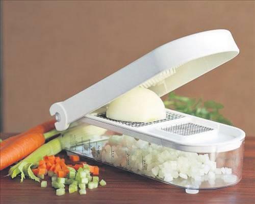 <p><b>Neden soan doramak alatyor? </b></p>  Soan dorandnda havaya lachrymatoryfactor isimli bir enzim yaylyor ve bu da gz kant yapyor. Gz ise kendini savunmak iin gzyalarn kullanyor.