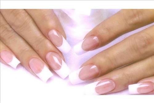 <p><b>Parmaklar suda kalnca neden buruuyor? </b></p>  Eer hcrelerinizin sahip olduundan daha az younlukta ya da az tuz zeltisinin olduu suya girerseniz, su osmos yntemiyle vcuda emilir. Bu da derideki hcrelerin imesine neden olur. Hcreler alt tabakadaki dokulara bal olduklarndan deri bu duruma uyum salayabilmek iin buruur.