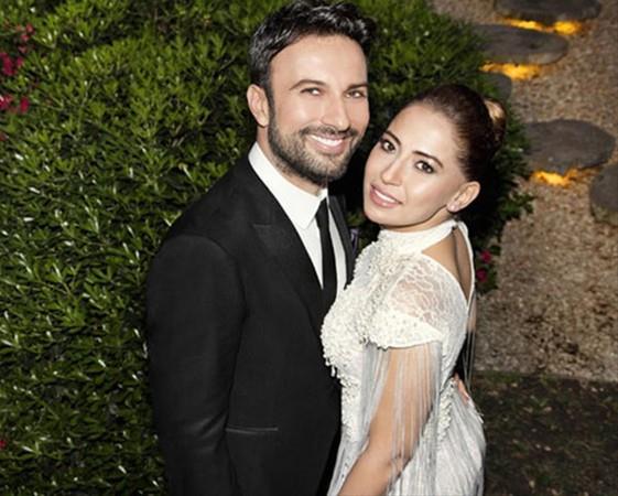 Tarkan'n 5 yl nce Almanya'da verdii konserde kulisini ziyaret eden kadnlar arasnda u andaki ei Pnar Dilek&#8217;in yan sra brahim Toraman'n ei Eylem Yldz'n da olduu ortaya kt.