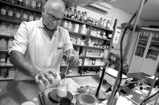 Msrllarn piramitleri ina ederken enerjilerini ykseltmek ve hastalklardan korunmak iin sarmsak kullandnn nl tarihi Heredot'n aktarmlaryla ortaya ktn syleyen Eczac Mehmet Mderrisolu, Ramazan' daha enerjik ve din geirmek isteyenlerin siyah sarmsak kullanabileceini belirtti.