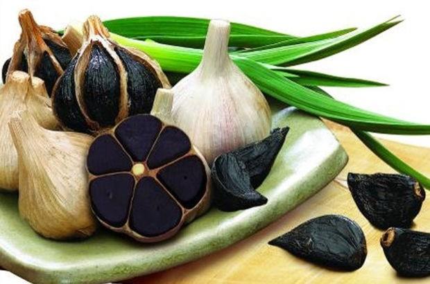 ENERJY YKSELTYOR  Ecz. Mderrisolu, sarmsan Msr'da piramitlerin yapmnda alan iilere enerjilerini ykseltmek iin dzenli olarak verildiini hatrlatarak, "Msr'n scak ikliminde son derece ar artlarda alan piramit iileri sarmsak sayesinde hem enerji kazanm hem de sarmsan antibiyotik etkisi ile hastalklardan korunmu ve yaralarn iyiletirmilerdir" dedi.