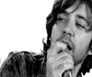 Doksanlar' izleyen baz seyirciler, gen oyuncuyu Ali Atay sand.