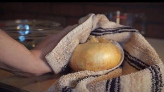 Daha sonra elektronik cihazn usb kablosunu soana batrp adeta bir piriz gibi kullanyorsunuz.