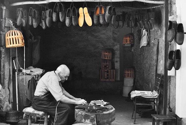 Pabucu dama atld  <p>  &#8220;His shoe has been thrown onto the roof&#8221;